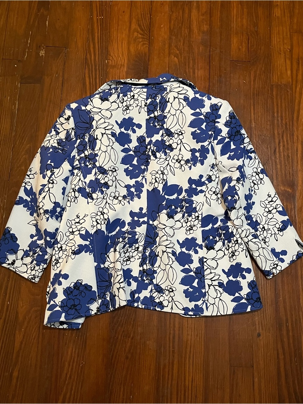 Karen Scott Blue and White Floral Blazer Jacket - Picture 4 of 4